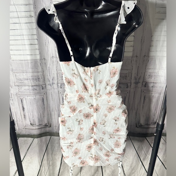 WE GOT THE FLOWERS DRESS IN WHITE FLORAL
SHOWPO - Picture 9 of 11